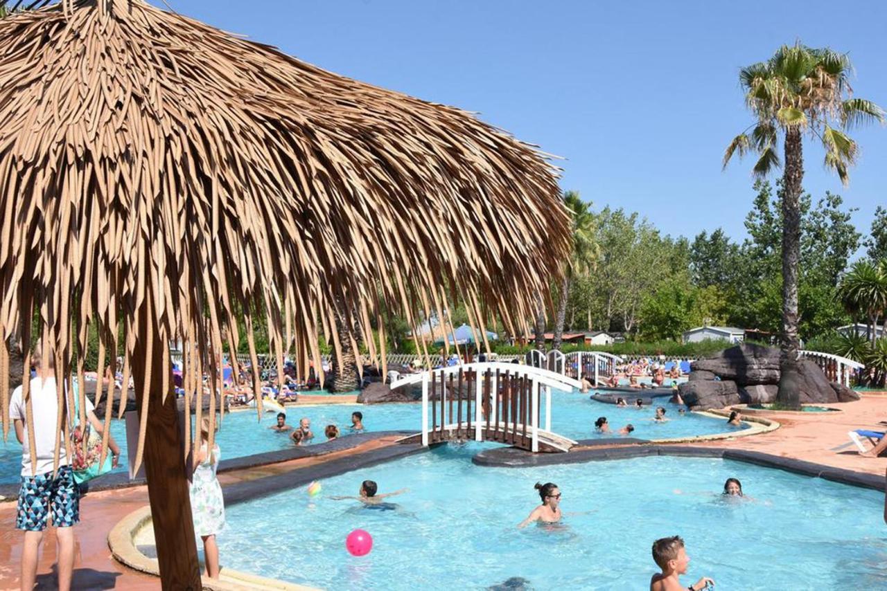 Vias-Plage Camping Les Salisses Quality Holidays Bagian luar foto