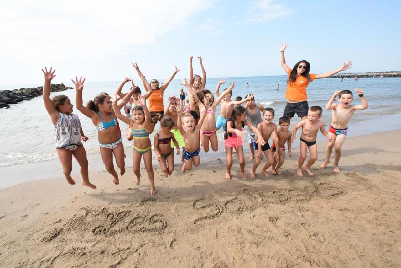 Vias-Plage Camping Les Salisses Quality Holidays Bagian luar foto