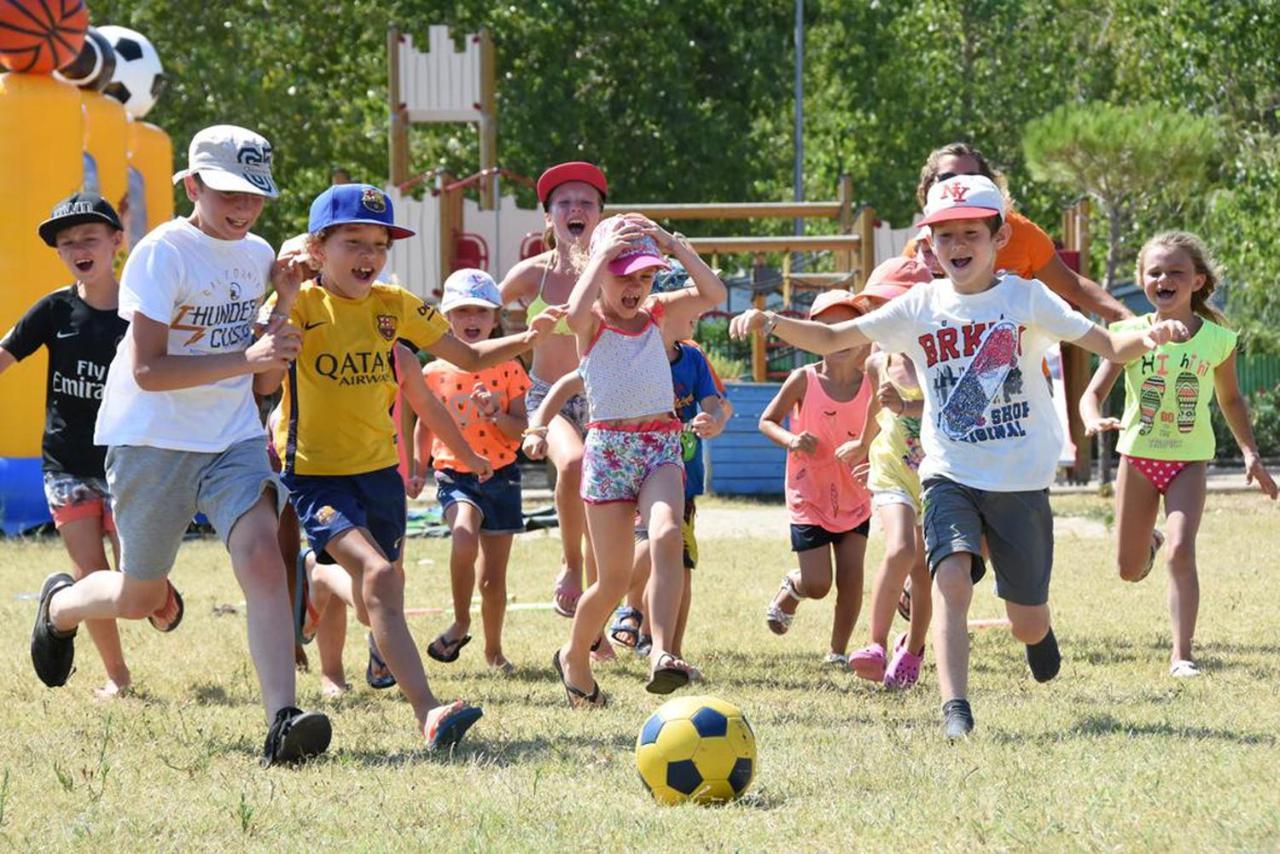 Vias-Plage Camping Les Salisses Quality Holidays Bagian luar foto
