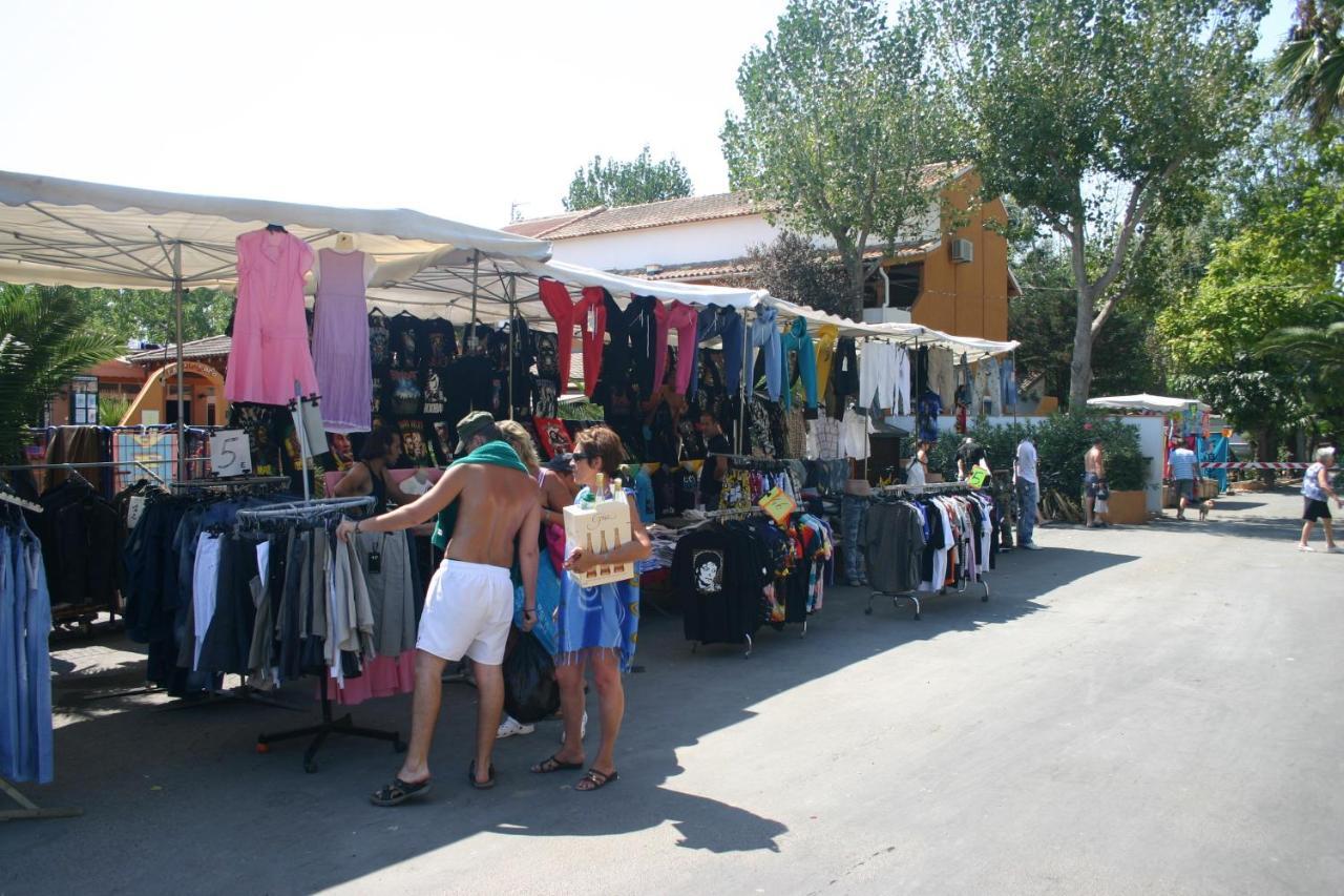 Vias-Plage Camping Les Salisses Quality Holidays Bagian luar foto